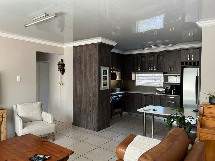 To Let 3 Bedroom Property for Rent in Langenhovenpark Free State
